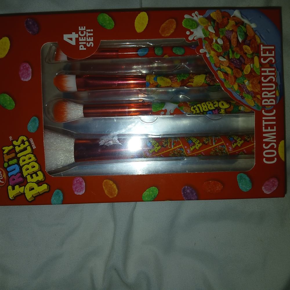 Wet n Wild Red Makeup Brush Collection